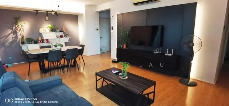 Living features: 3-seater fabric sofa in blue, wooden coffee table, wall-mounted TV, black TV console, floor fan, dining table with 4 chairs, shelf with decorative items, wooden flooring, recessed ceiling lights, wall-mounted air conditioning unit, grey accent wall, plant in ceramic pot; style: modern.