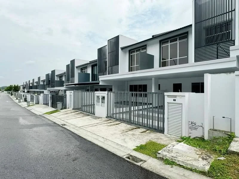 Exterior type: linked terrace house; features: modern facade with grey and white elements, horizontal and vertical louvre screens, double-volume entrance, concrete driveway, manicured lawn, fenced perimeter with gate, paved walkway, multiple storeys, large windows, balconies on upper floors; style: modern.