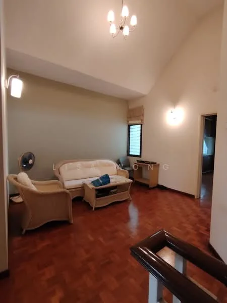 Living features: wooden flooring, cream painted walls, chandelier, wall-mounted light fixture, 3-seater fabric sofa in white, coffee table, side table, window with blinds, ceiling fan; style: traditional.