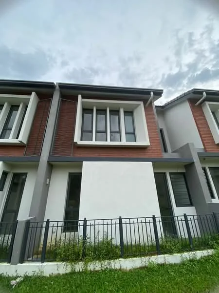Exterior type: linked terrace house; features: white painted facade, red brick accents, flat roof, two-storey structure, metal railing, manicured lawn, large windows, modern architectural style; style: modern.