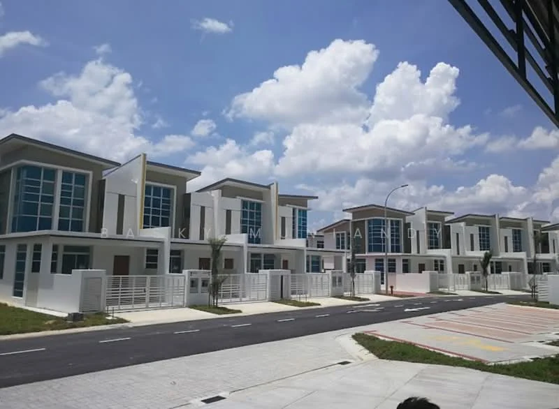 Exterior type: linked terrace house; features: white painted facade, glass windows, flat roof, 2-storey, manicured lawn, paved driveway, street lighting, surrounded by greenery; style: modern.