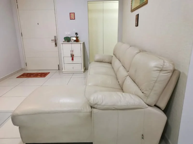 Living features: L-shape sectional sofa in cream leather, white tiled flooring, light grey painted walls, wall-mounted light switch, framed artwork on wall, white console table, decorative plant on console table, mirror on closet doors, door leading to hallway, red decorative mat at entrance; style: modern.