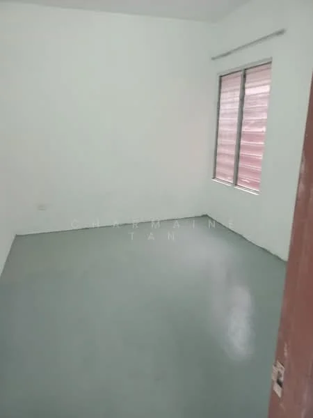 Room features: white painted walls, grey flooring, window with blinds.