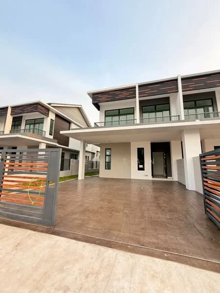 Exterior type: detached bungalow; features: two-storey building, white painted facade, wooden accents on balcony, large floor-to-ceiling windows, covered porch area, manicured lawn, concrete driveway, modern architectural design; style: modern.
