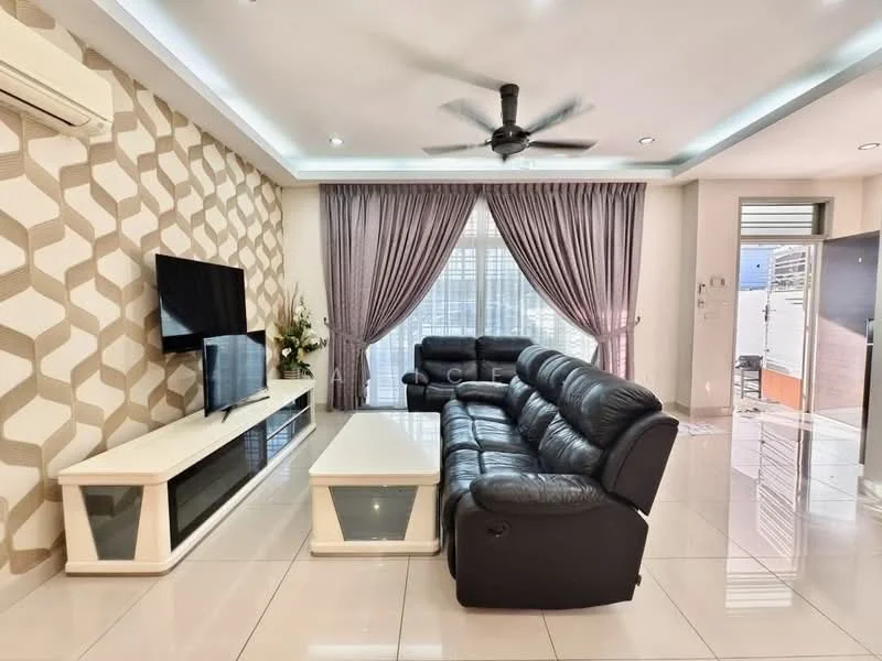 Living features: 3-seater leather sofa in black, 2-seater leather sofa in black, coffee table with white surface, TV console with white finish, wall-mounted flat-screen TV, ceiling fan with integrated light, recessed downlights, floor-to-ceiling windows with sheer curtains, decorative wall with geometric pattern, glossy tile flooring, potted plants, curtains in grey, air conditioning unit; style: modern.