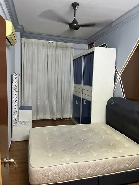 Bedroom features: queen-size bed, upholstered headboard, wooden flooring, 5-blade ceiling fan, wall-mounted air conditioning unit, floor-to-ceiling curtains, built-in wardrobe with sliding doors, decorative wall design; style: modern.