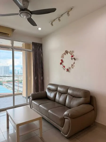 Living features: 3-seater leather sofa in beige, coffee table, floor-to-ceiling windows, curtains, ceiling fan, recessed downlights, decorative wall wreath, tile flooring, city view; style: modern; view: city.