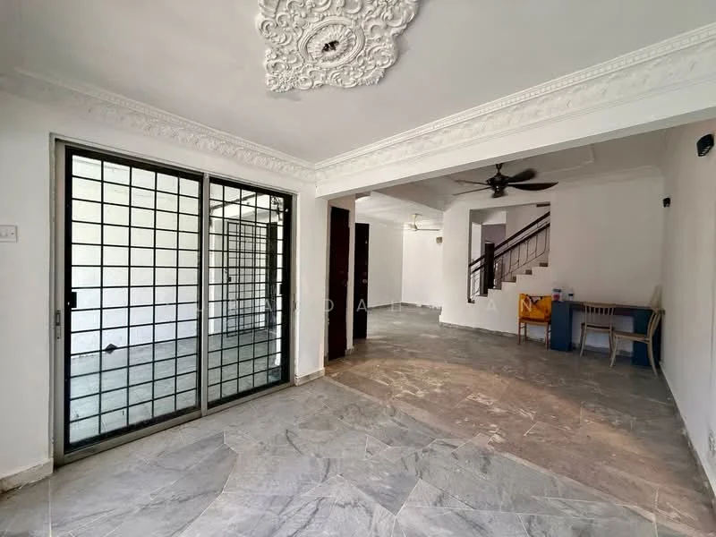 Living features: grey stone flooring, white painted walls, crown moulding, 5-blade ceiling fan, sliding glass door, grid-patterned glass door, natural light from windows, open layout, decorative ceiling rose; style: modern.