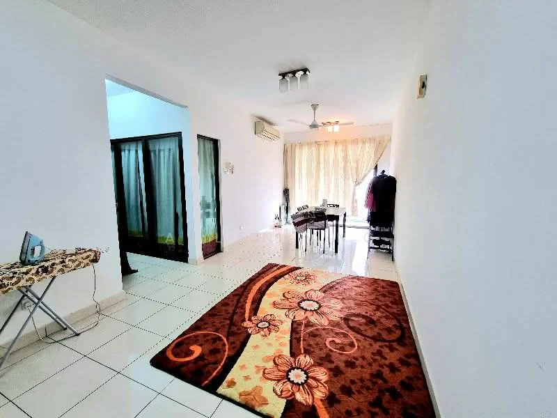 Living features: white painted walls, ceramic tile flooring, 5-blade ceiling fan with light, dining table with chairs, area rug with floral pattern, floor-to-ceiling windows with sheer curtains, sliding glass door, decorative wall, air conditioning unit; style: modern.