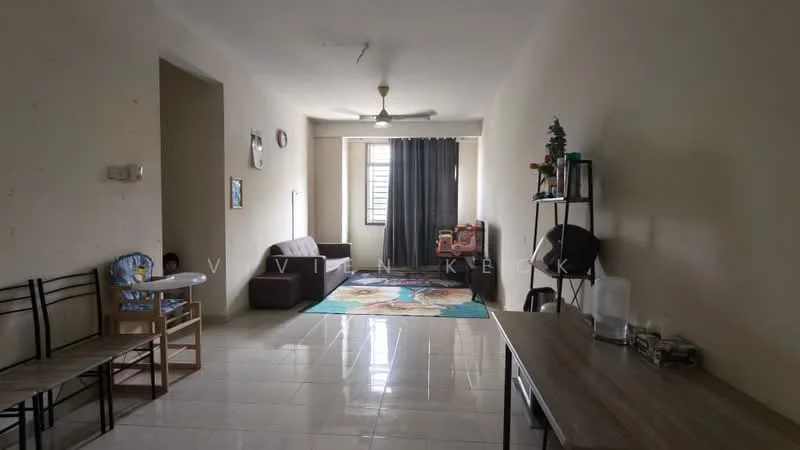 Living features: ceramic tile flooring, white painted walls, 5-blade ceiling fan, large window with grey curtains, sofa in brown, coffee table, area rug with colorful pattern, bookshelf, decorative items on shelf, dining table with chairs; style: modern.