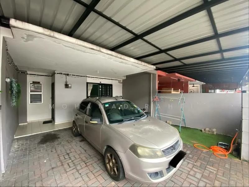 Exterior type: car porch; features: covered car porch, paved flooring, grey painted walls, metal roof, green lawn area, clothes drying rack, garden hose, outdoor lighting; style: modern.