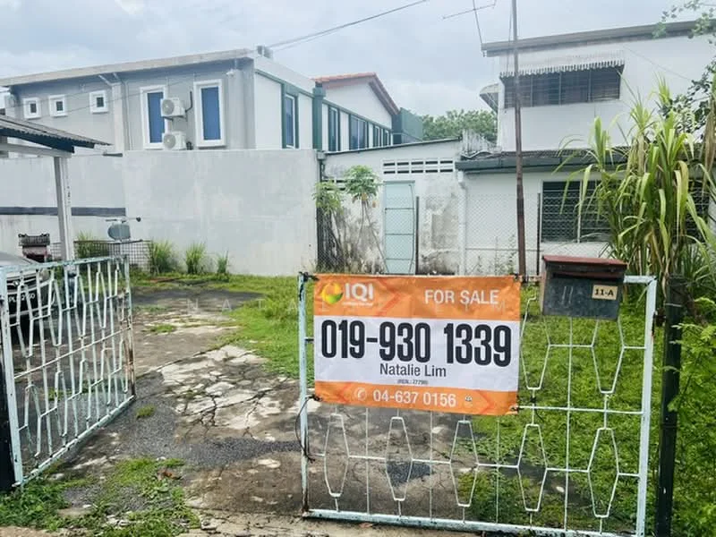 Exterior type: detached bungalow; features: metal gate, concrete driveway, manicured lawn, mature plants, air conditioning units on wall, single-storey structure, fenced perimeter, paved walkway; style: traditional.