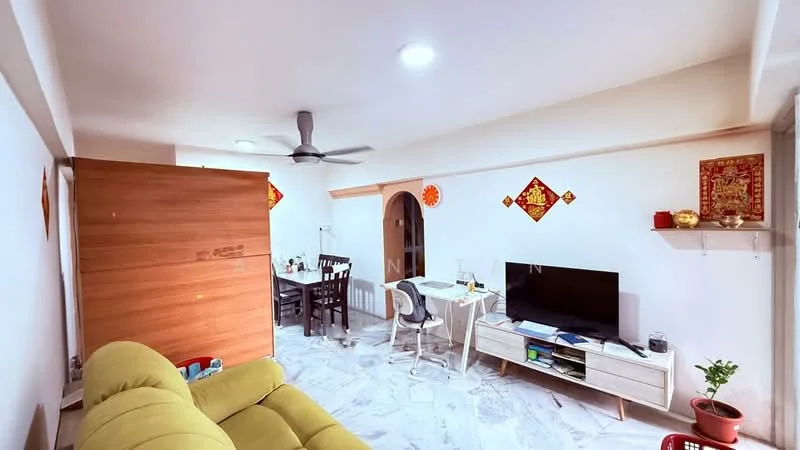 Living features: green fabric sofa, marble flooring, wall-mounted TV, wooden TV console, ceiling fan, decorative wall art, dining table with chairs, open layout, arched doorway, light fixture, shelves, decorative items; style: modern.