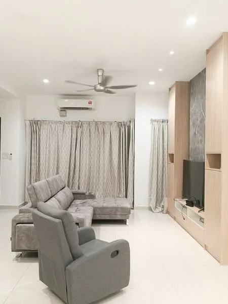 Living features: L-shape sectional sofa in grey, recliner chair in grey, wall-mounted TV, TV console with storage, light-coloured wooden cabinetry, cream curtains, floor-to-ceiling windows, recessed LED downlights, 1 wall-mounted split AC, light-coloured tiled flooring, decorative wall panel, ceiling fan with light; style: modern.