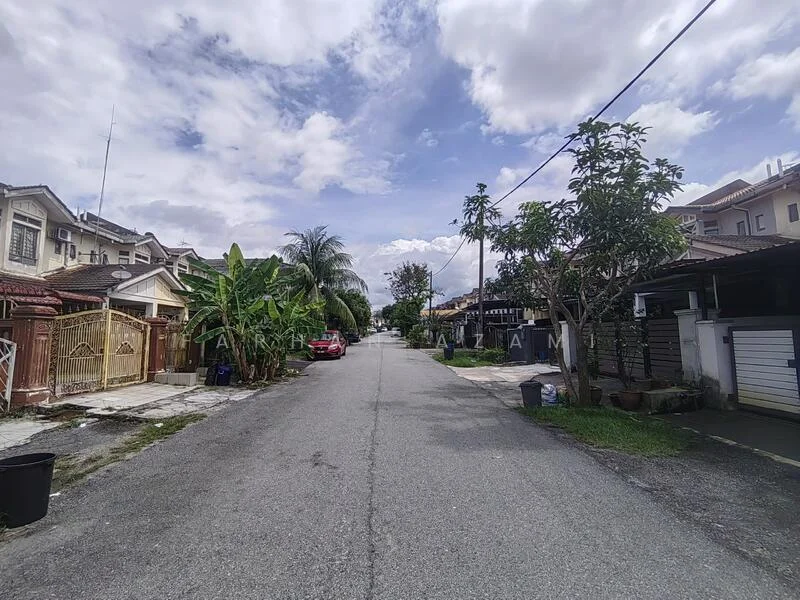 Exterior type: linked terrace house; features: paved road, tropical landscaping with palm trees, manicured lawns, residential street, street lighting, driveways with interlocking pavers, front gardens, fences, two-storey houses, clear blue sky, clouds; style: modern.