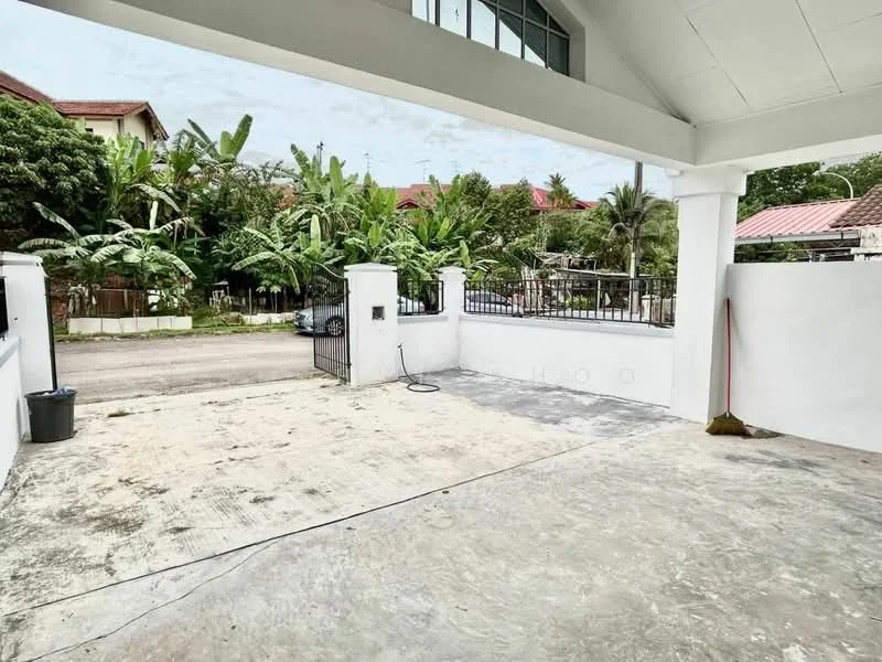 Exterior type: detached bungalow; features: open-air parking lot, concrete flooring, white painted walls, manicured landscaping with banana trees, fenced perimeter, street view, driveway with interlocking pavers; style: modern.