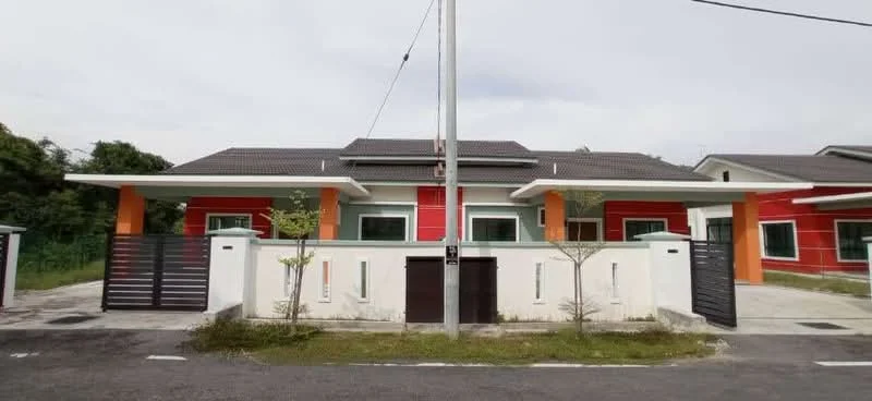 Exterior type: semi-detached house; features: red painted facade, cream painted facade, flat roof, single-storey, manicured lawn, paved driveway, fence with gate, landscaped garden, street view, power pole; style: modern.