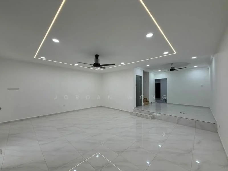Living features: white painted walls, marble tile flooring, tray ceiling with recessed lighting, 2 ceiling fans, open layout, step-up area, large windows, neutral color scheme; style: modern.