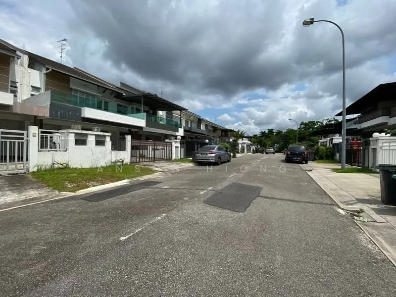 Exterior type: linked terrace house; features: two-storey linked terrace houses, concrete facade, driveway with interlocking pavers, street view, manicured lawns, sidewalks, street lighting, surrounded by greenery; style: modern.