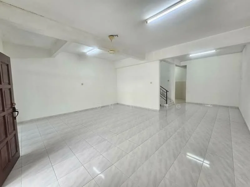 Room features: white painted walls, polished ceramic tile flooring, exposed ceiling beams, fluorescent ceiling lights, single ceiling fan, open layout, large empty space; style: minimalist.