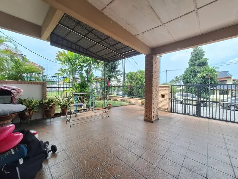 Exterior type: detached bungalow; features: paved flooring, covered patio area, fenced perimeter, manicured lawn, tropical landscaping, potted plants, brick wall, open space, outdoor seating area; style: modern.