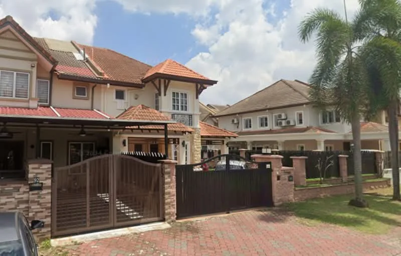 Exterior type: linked terrace house; features: two-storey building, red tiled roof, cream painted facade, stone cladding on lower level, gated entrance, paved driveway, manicured lawn, palm trees, air conditioning units visible, front porch with railing, car parked in driveway; style: modern.
