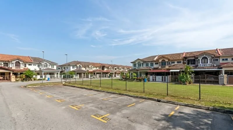 Exterior type: linked terrace house; features: two-storey linked terrace houses, red tiled roofs, white painted facades, manicured lawns, fenced perimeter, paved driveway, parking spaces visible, street lighting, surrounded by greenery, clear blue sky; style: modern.