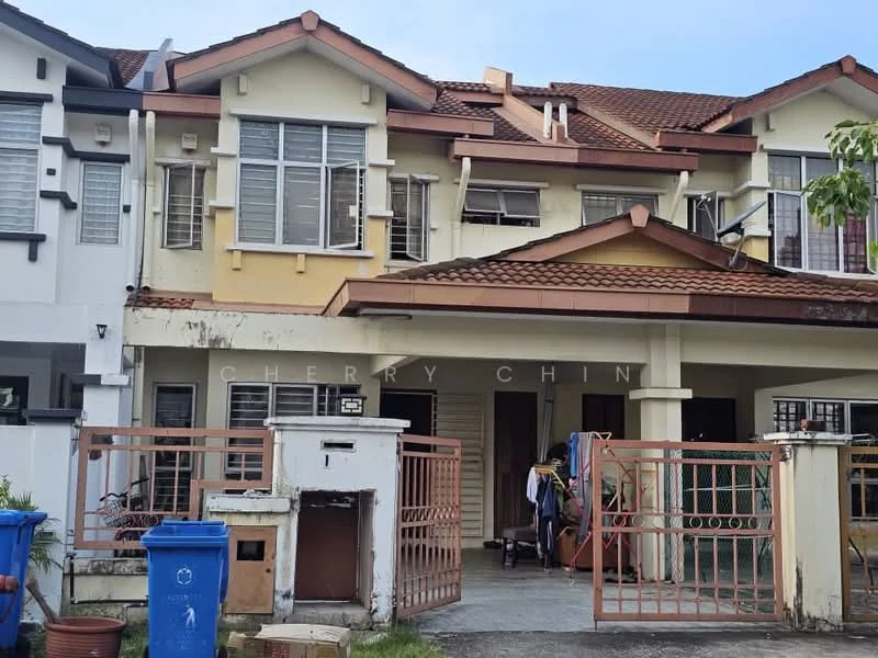 Exterior type: linked terrace house; features: two-storey building, brown tiled roof, cream painted facade, front porch with gate, metal railing, visible windows with grilles, driveway, garbage bins in front, clothes hanging on the porch, manicured lawn; style: modern.