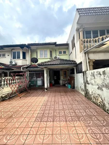 Exterior type: linked terrace house; features: tiled flooring in courtyard, covered porch area, exposed brick wall, white painted facade, sloped roof, multiple windows, satellite dish, laundry drying rack, entrance with columns, partially shaded area; style: traditional.