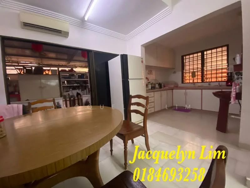 Kitchen features: white painted walls, tile flooring, ceiling with crown moulding, window with grid pattern, double-bowl stainless-steel sink, chrome pull-down faucet, white cabinetry, built-in refrigerator, kitchen countertop, dining table with round top, 4 dining chairs; style: modern.