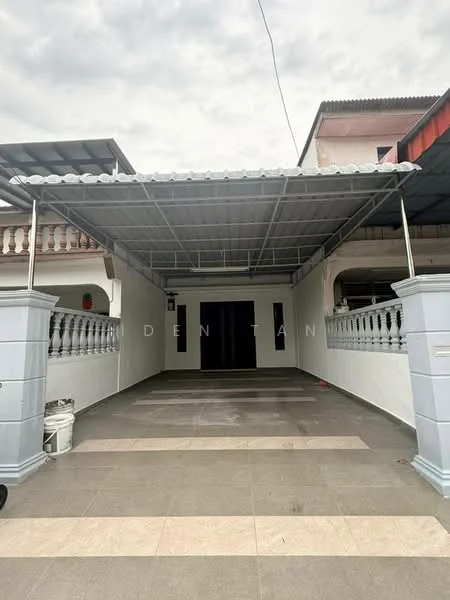 Exterior type: linked terrace house; features: covered car porch, grey tiled flooring, white painted walls, metal roof, decorative balustrade, two entrance doors, concrete columns, striped awning, outdoor lighting; style: modern.