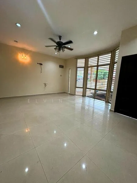 Living features: cream painted walls, glossy tile flooring, 5-blade ceiling fan with light, recessed downlights, large windows with horizontal wooden blinds, sliding glass door, wall-mounted electrical outlet, decorative wall sconce; style: modern; view: garden.