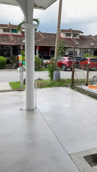 Exterior type: linked terrace house; features: concrete flooring, covered porch area, fenced perimeter, manicured lawn, paved walkway, residential street view, multiple parked cars, surrounding greenery; style: modern.