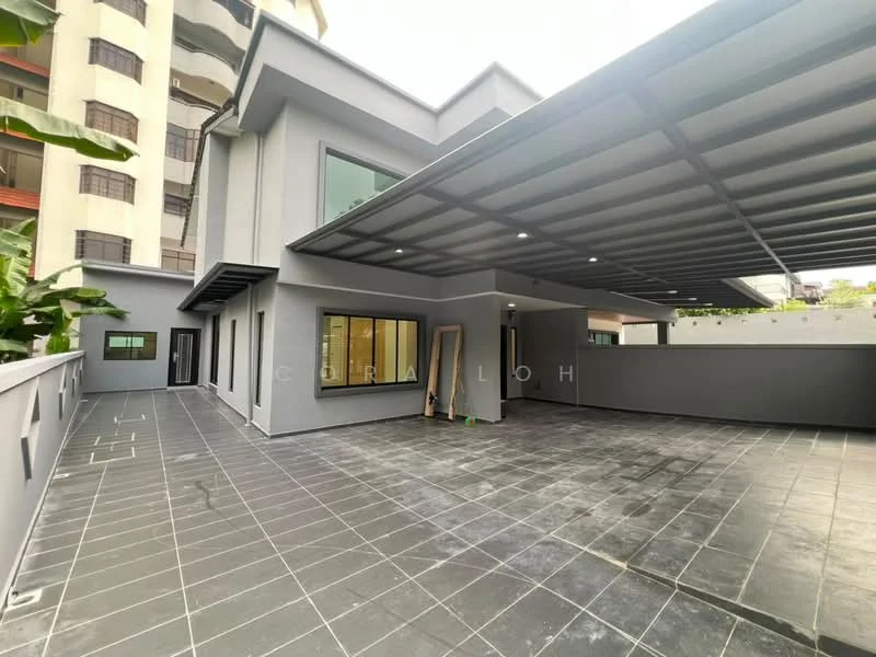 Exterior type: detached bungalow; features: grey painted facade, flat roof, covered car porch, large windows, paved flooring, manicured landscaping, surrounded by greenery; style: modern.