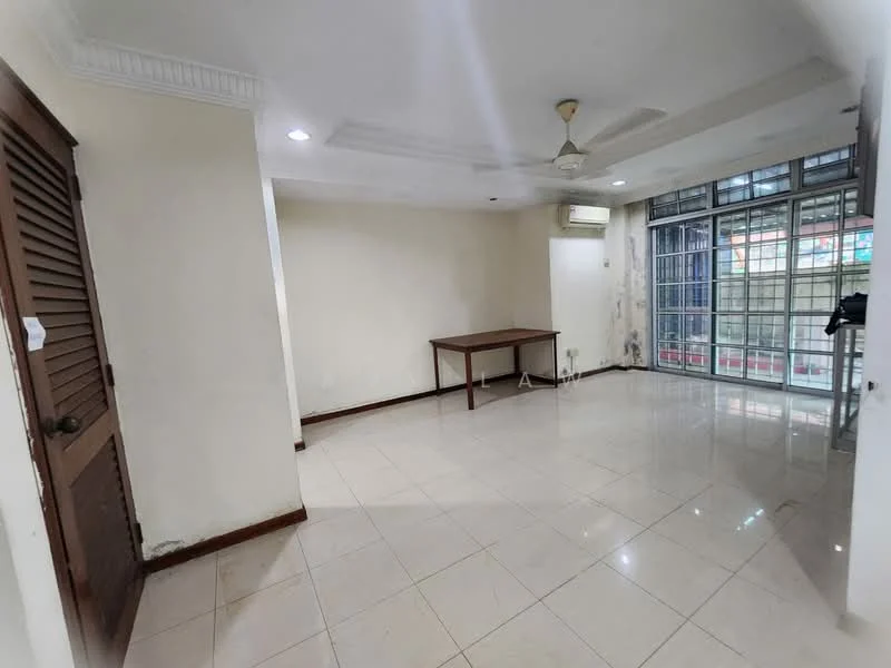 Living features: white painted walls, polished ceramic tile flooring, tray ceiling, 5-blade ceiling fan, floor-to-ceiling windows, sliding glass door, air conditioning unit, wooden door with louvered panels, natural light from windows, empty space for furniture, neutral color scheme; style: modern; view: city.