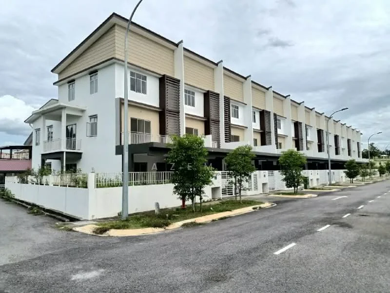 Exterior type: linked terrace house; features: white painted facade, cream painted facade, two-storey structure, recessed balconies, manicured lawn, mature trees, paved walkway, driveway with interlocking pavers; style: modern.