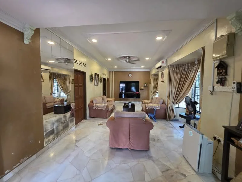 Living features: marble flooring, cream painted walls, recessed downlights, 5-blade ceiling fan, wall-mounted TV, sofa set in beige, coffee table, curtains, decorative wall clock, mirror wall feature, air conditioning unit; style: traditional.