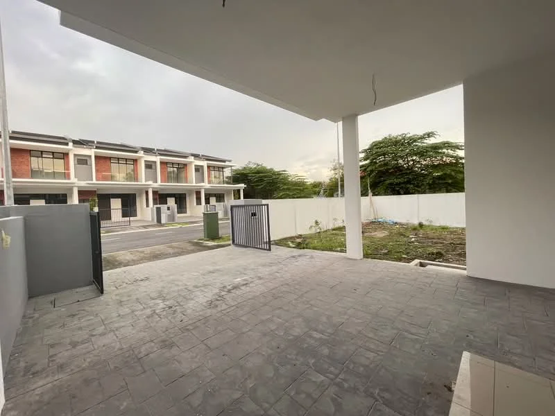 Exterior type: linked terrace house; features: paved driveway, white painted facade, two-storey structure, manicured lawn, surrounded by low fencing, visible street view, gated entrance; style: modern.