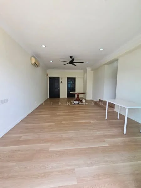 Living features: light wood flooring, white painted walls, 5-blade ceiling fan with light, wall-mounted air conditioning unit, two doors leading to other rooms, single round wooden table, white rectangular table, recessed lighting; style: modern.