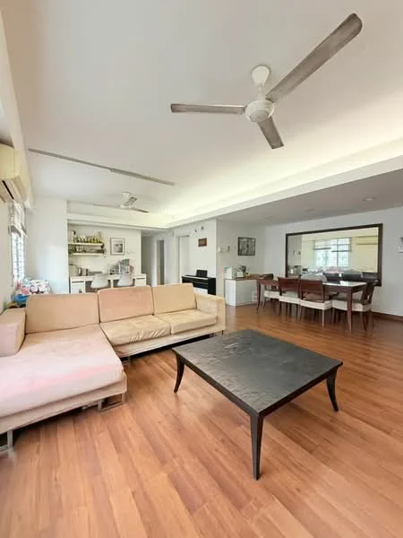 Living features: L-shape sectional sofa in beige, coffee table with black surface, 5-blade ceiling fan with light, wooden flooring, wall-mounted mirror, dining area visible in background, recessed lighting, large windows with natural light; style: modern.