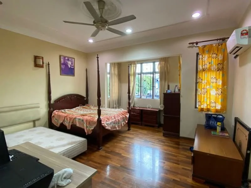 Bedroom features: wooden flooring, 4-poster bed with mattress, bedside table, dressing table, ceiling fan, wall-mounted air conditioning unit, curtains with floral pattern, window with view, chest of drawers, empty mattress on the floor.