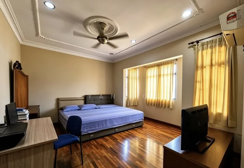 Bedroom features: queen-size bed, upholstered headboard, wooden flooring, 5-blade ceiling fan with light, two windows with sheer curtains, wall-mounted air conditioning unit, study desk, blue upholstered chair, TV console, framed mirror, decorative crown moulding, built-in wardrobe; style: modern.
