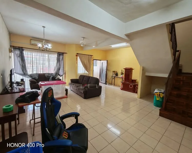 Living features: cream painted walls, white tiled flooring, 5-blade ceiling fan with light, sofa in grey fabric, coffee table, TV console, wall-mounted TV, curtains, window with grid pattern, decorative wooden cabinet, staircase with wooden railing; style: modern.