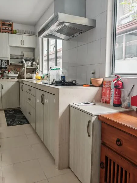 Kitchen features: light wood cabinetry, white tiled backsplash, marble countertop, stainless-steel range hood, 4-burner gas hob, single-bowl stainless-steel sink, chrome pull-down faucet, window with view to exterior, fire extinguisher, kitchen mat, wooden storage cabinet; style: modern.