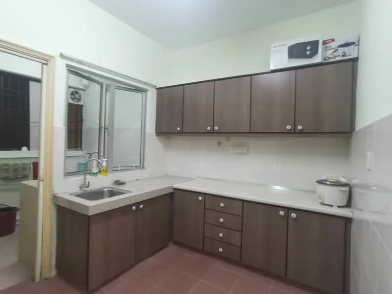 Kitchen features: brown wooden cabinetry, grey countertop, single-bowl stainless-steel sink, chrome pull-down faucet, built-in microwave, 4-burner gas hob, tile backsplash, wall-mounted window, floor tiles in terracotta, under-cabinet lighting, kitchen drawers, kitchen cabinets with knobs; style: modern.