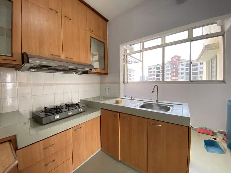 Kitchen features: wood cabinetry in light brown, grey countertop, double-bowl stainless-steel sink, chrome pull-down faucet, 4-burner gas hob, built-in range hood, white tiled backsplash, window with city view, flooring in light green, open layout, natural light from window; style: modern; view: city.