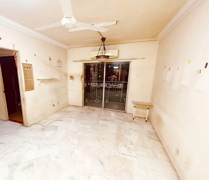 Living features: marble flooring, white painted walls, 5-blade ceiling fan with light, recessed downlights, sliding glass door, balcony access, wall-mounted air conditioning unit, decorative ceiling rose, light fixture, small side table.