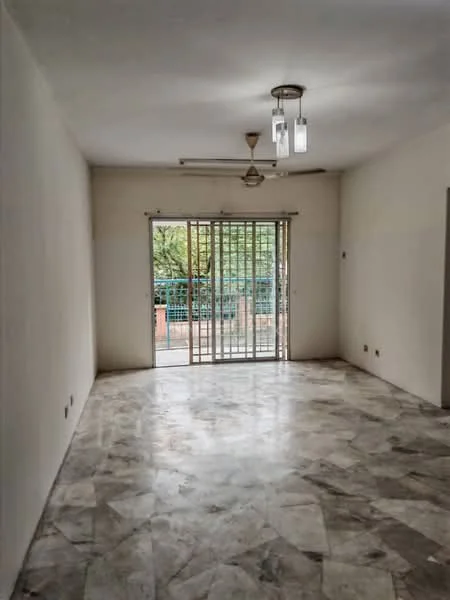 Living features: marble flooring, white painted walls, 5-blade ceiling fan with light, sliding glass door, window with security bars, natural light from outside, neutral color scheme, no visible furniture; view: garden.