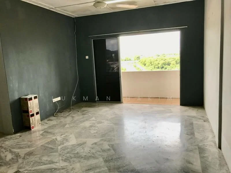 Room features: grey painted walls, marble flooring, ceiling fan, sliding glass door, balcony access, window with view, power outlet, cable connection; style: modern; view: garden.