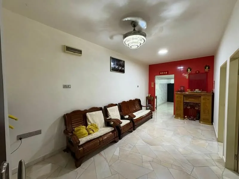 Living features: cream painted walls, marble tile flooring, 5-blade ceiling fan with light, wall-mounted split AC, wooden sofa set with cushions, decorative wall art, wooden console table, red accent wall, recessed lighting; style: modern.